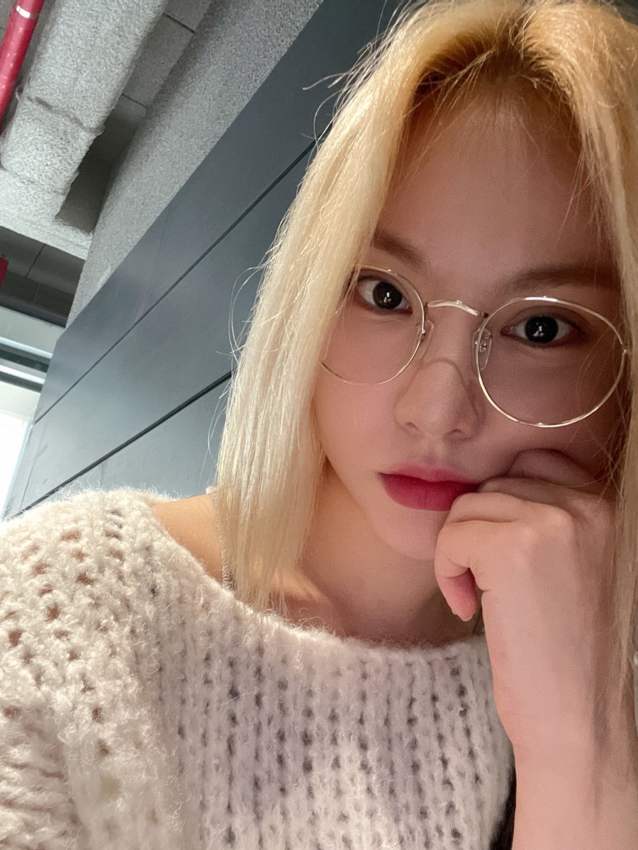 campaghne's tweet photo. Stars all night shining in the dark, the pleasant sight and that bright spark. The night is here to stay again. Wait for another day, sleep well is my wish for you today. Good night, sweetheart! https://t.co/HXygHz5mC3