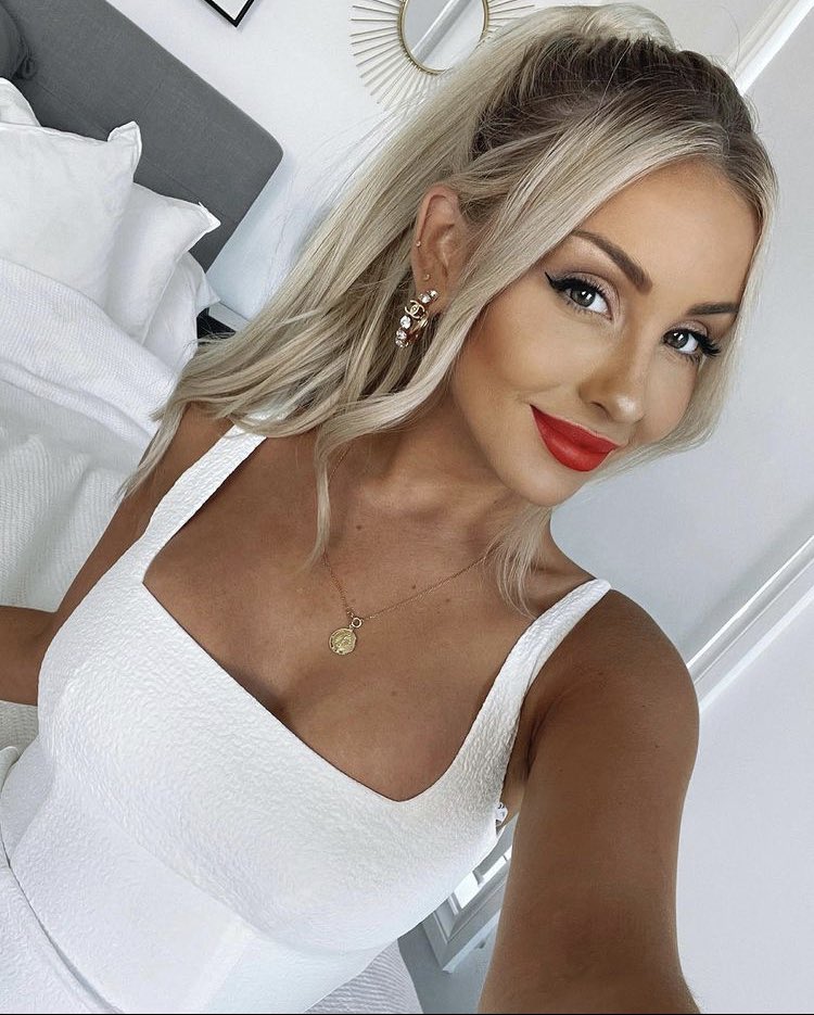 ❝Looking for the One.❞
Kinsey Toretto
24 • Single • 

SLs|Banter. Ask to DM.

#FAKE || #OC

• Friendly Writer • Mature Content/Themes • Triggers • Drugs • Alcohol• Sex • Violence •

Like&amp;Retweet Appreciated
#ℍ𝕖𝕝𝕝𝕔𝕒𝕥