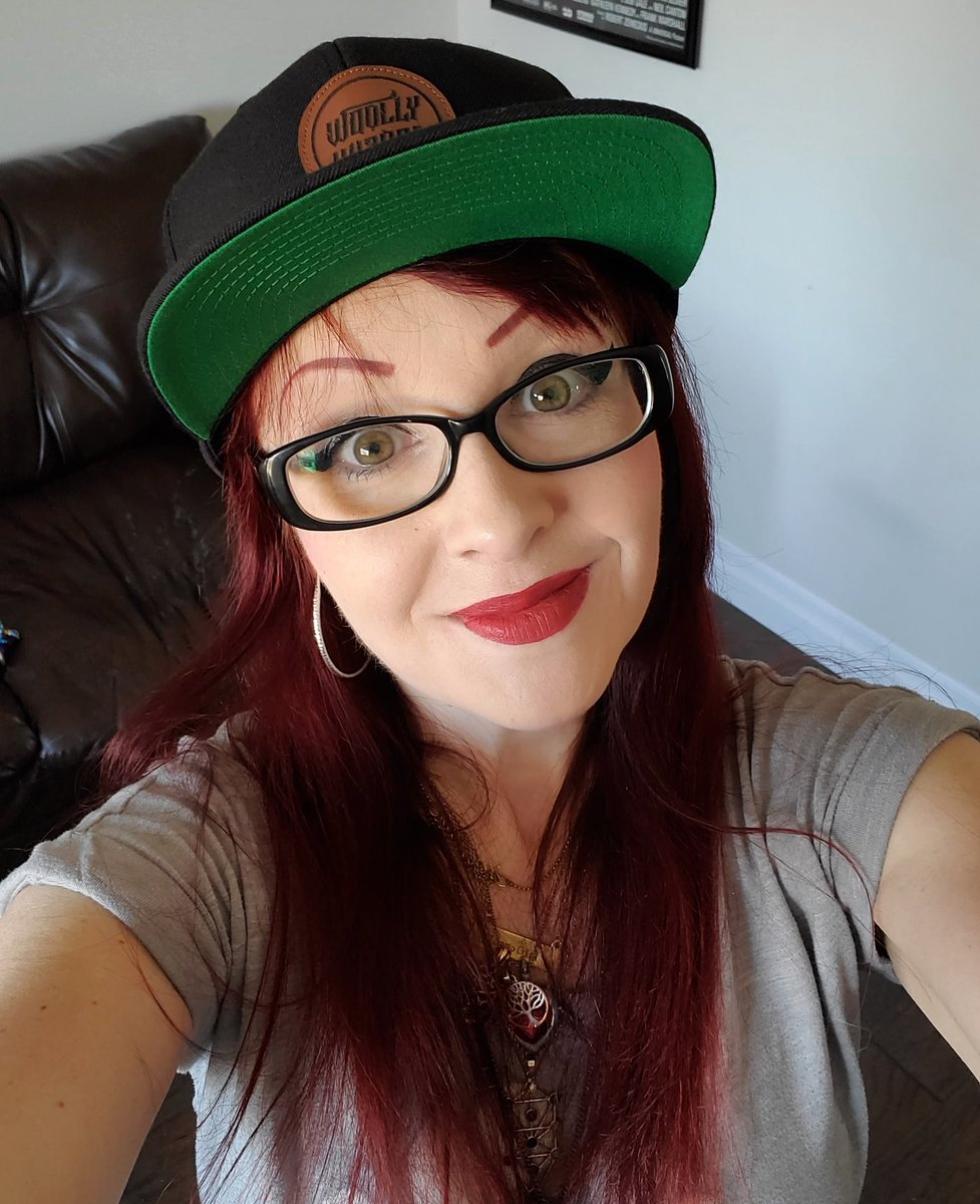 TanyaCandler's tweet photo. I've to borrow my Husband's hats. Especially when they're amazing. Thanks @Tyler_rea #woollywizardbeardco #21stcenturyrockermom #beardoil #beardedcommunity #beardedfamily https://t.co/fP6GAlvJRq