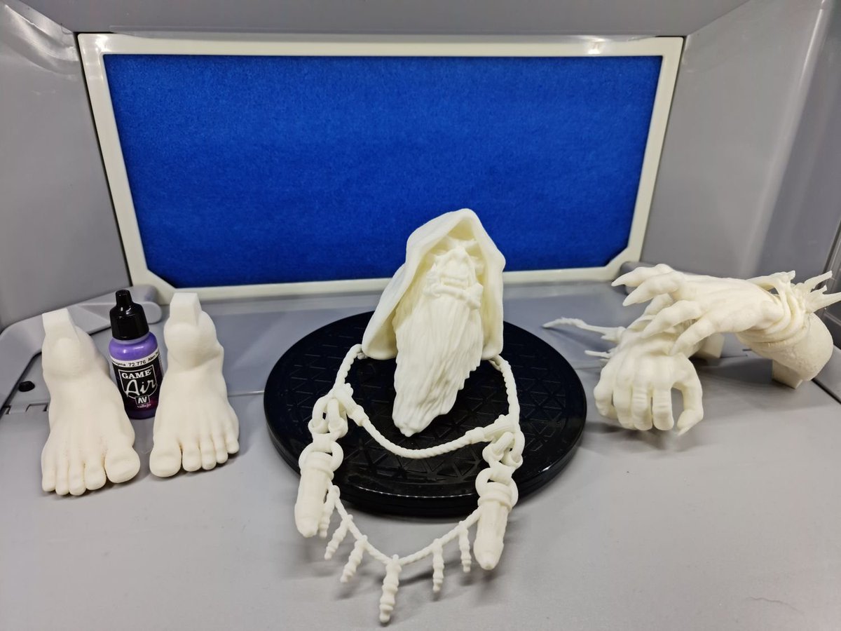 DarklyDuck's tweet photo. Gul'Dan 3D-Druck - Wird vermutlich um wie ~50cm hoch. Mega Projekt das einfach nur Spaß macht! Danke an @mpoxDE für seine Videos mit denen er die Leidenschaft in mir geweckt hat für den 3D-Druck <3 https://t.co/G7Oax5zOEH