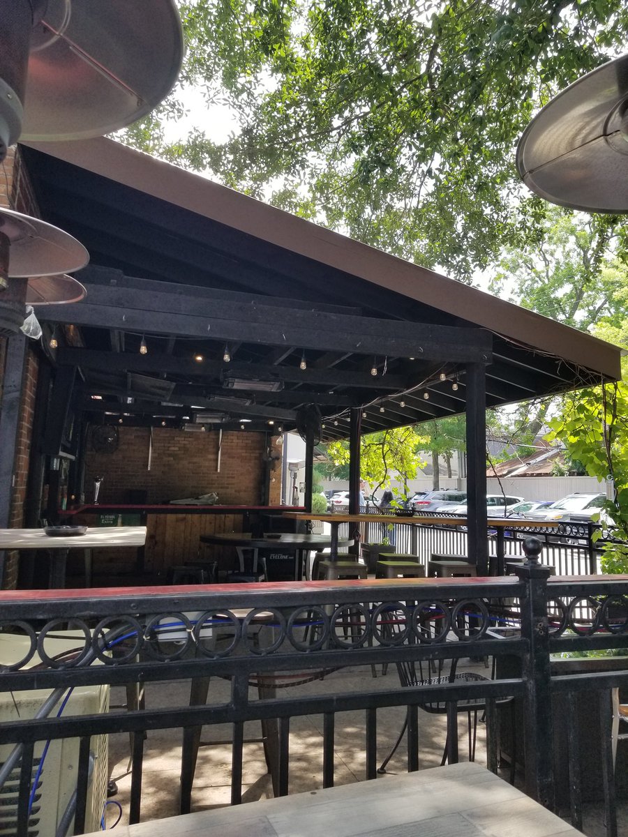 AOHoustonTX's tweet photo. We're on the back patio at @PhoenixBrewpub! All you can eat crawfish & seafood is cooking. Join us with @keepernotes! https://t.co/HSD2rUehfR #USMNT #AO5 #UniteAndStrengthen #AOFamily #USAvSUI #SundayFunday https://t.co/wrPFlOD3cU