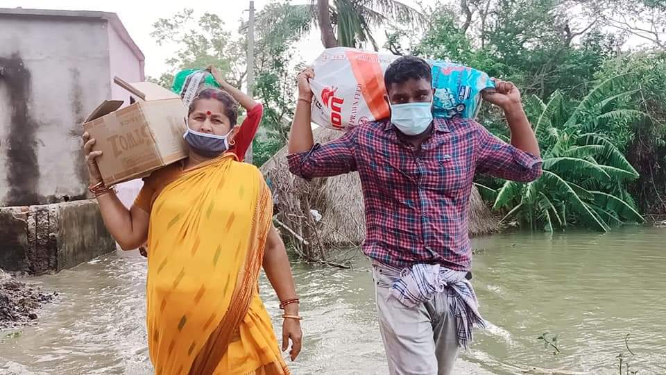 asha_choti's tweet photo. Relief materials and food distribution to needy people at  Basudevpur by our Team. Their situation is pathetic , many houses are water lodged. They need all of our support. These areas are highly affected due to cyclone. 
@CMO_Odisha @PradeepJenaIAS @MoSarkar5T @SecyChief https://t.co/X0wvf1bUJc