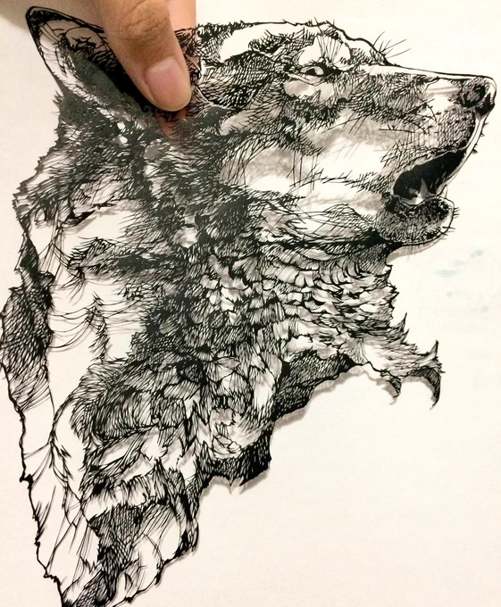 色々見返してました  高校3年生の時の作品です  オオカミの切り絵のラフと現物

懐かしさがすごい #切り絵 