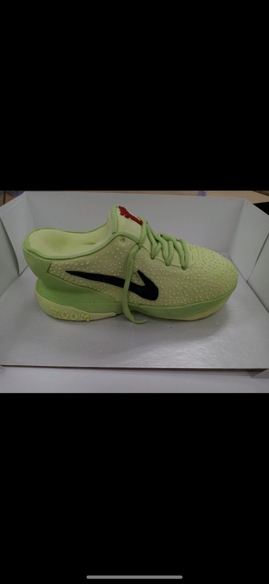 I have to give a shout-out to <a href="/targetELI/">Eli</a> and his team at the Super Target on Joe Battle in El Paso.  These are just a few of the amazing cakes they’ve created recently.  If you’re on the El Paso area and in need of a cake, I highly recommend you check them out.