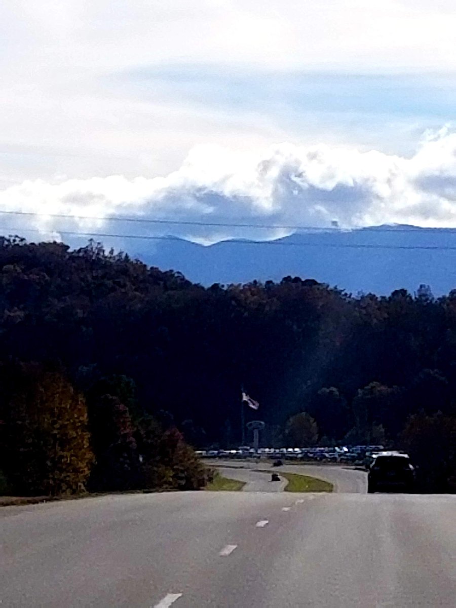 ICU1972's tweet photo. @funder The mountains are majestic. https://t.co/GKvFV7Bgjn