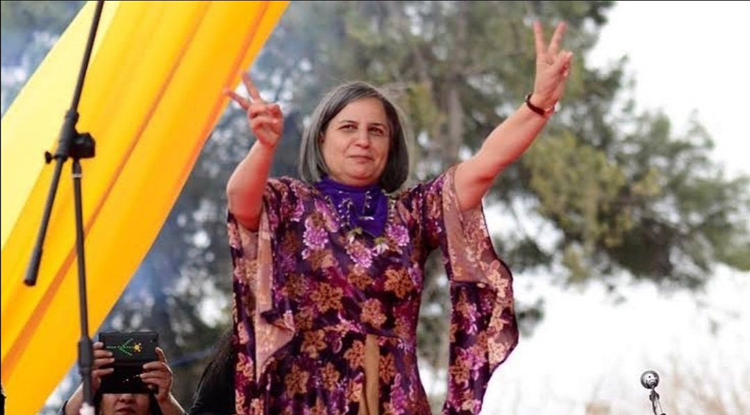 Clara Zetkin 2021 Onur Ödülü Gülten Kışanak'a verildi.
Dışarıda içeride Özgür Kadın kimliği için mücadele eden sevgili Gülten Kışanak'ı canı gönülden tebrik ediyoruz. 
Yaşasın Özgür Kadın kimliğini koruyanlar 💜