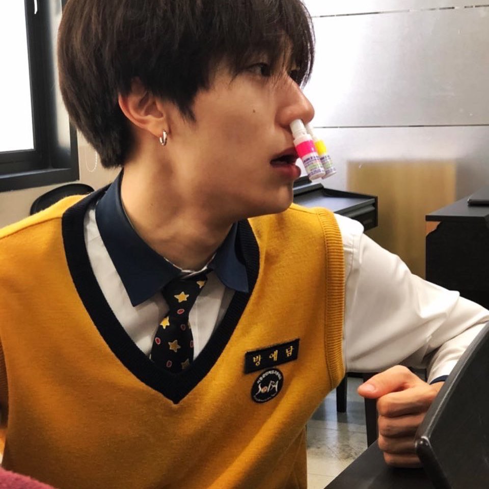 น้องเยดัมลงรูปวันเรียนจบม.6ที่SOPAด้วยรูปยาดมตราโป๊ยเซียนยัดจมูก2รูพร้อมกัน5555555555555555555555555555555555555555555555โอ้ยยย