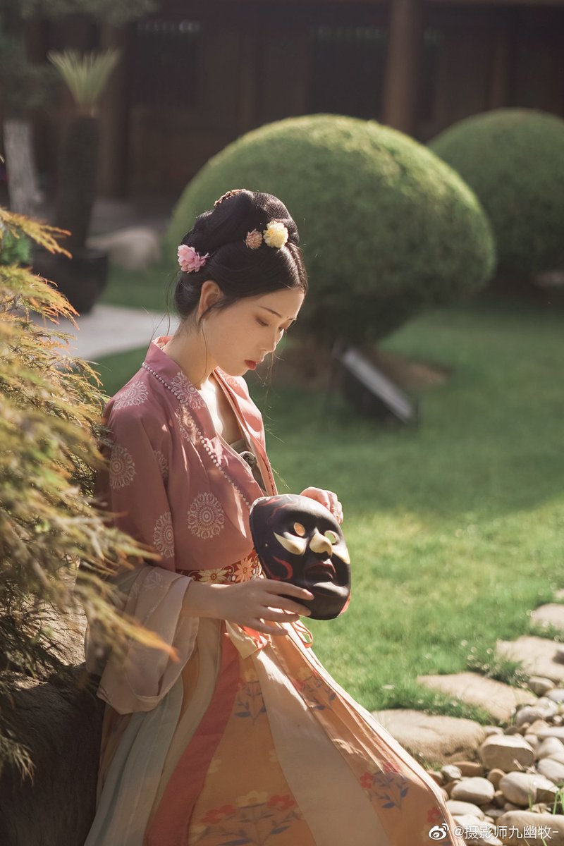 fghjjhh74071390's tweet photo. 晋制汉服
#傳統文化 #中華風
#ChineseCostume  #漢服チャレンジ
#汉服挑战 #한푸_도전 #China #汉服 #漢服 #한푸 
#Chinese_style #中国风 #中国 #ChineseCostume #chinesefashion #ChineseCulture #ChinaStory #Chinese_culture #hanfu_challenge #hanfu https://t.co/OdA5L21b1e https://t.co/OZNHOVwQeI