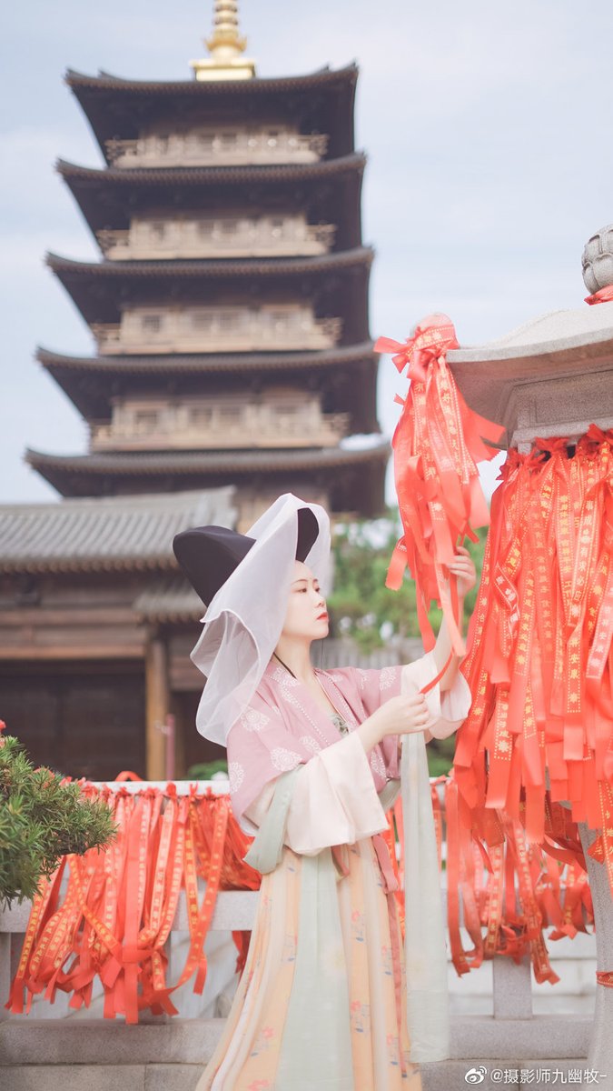 fghjjhh74071390's tweet photo. 晋制汉服
#傳統文化 #中華風
#ChineseCostume  #漢服チャレンジ
#汉服挑战 #한푸_도전 #China #汉服 #漢服 #한푸 
#Chinese_style #中国风 #中国 #ChineseCostume #chinesefashion #ChineseCulture #ChinaStory #Chinese_culture #hanfu_challenge #hanfu https://t.co/OdA5L21b1e https://t.co/OZNHOVwQeI