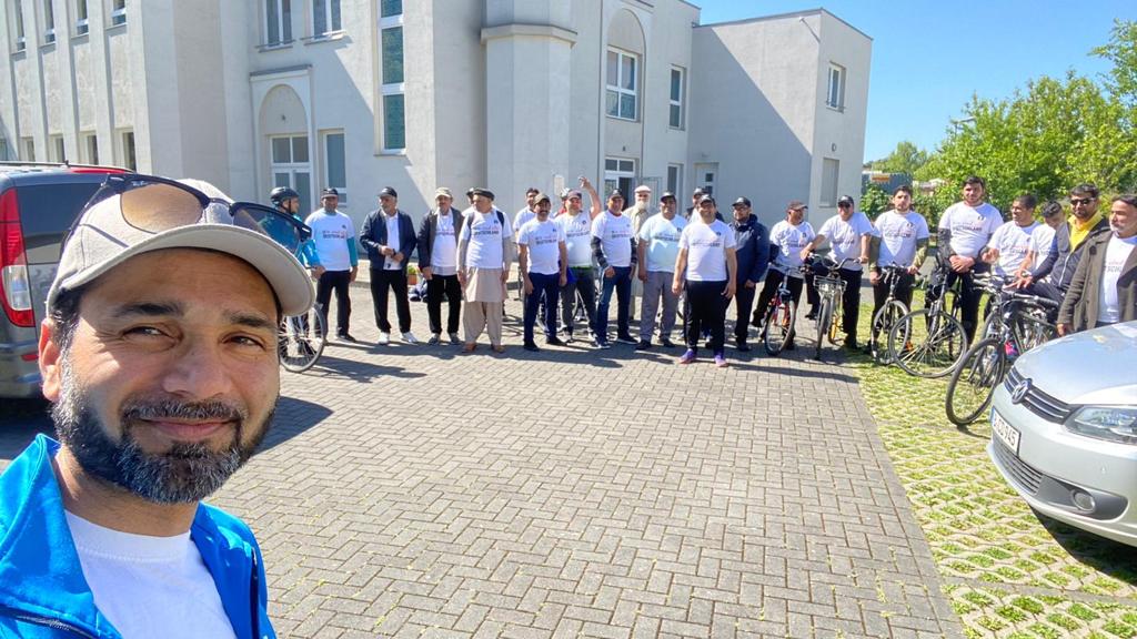 ansarullahDe's tweet photo. Majlis Berlin

#Fahradtour
#AnsarullahDE https://t.co/FbPiK7k9nA