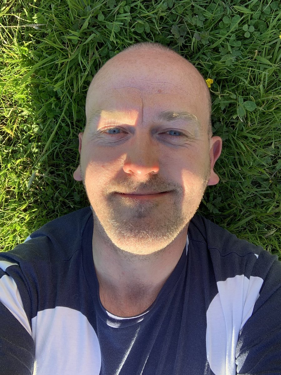 Poplifer73's tweet photo. Sunburnt Stu!
#Me #MeMeMe #SmileyStuart #SmileyStu #Poplifer73 #Sunday #SundayInThePark https://t.co/cvYjiC3H03