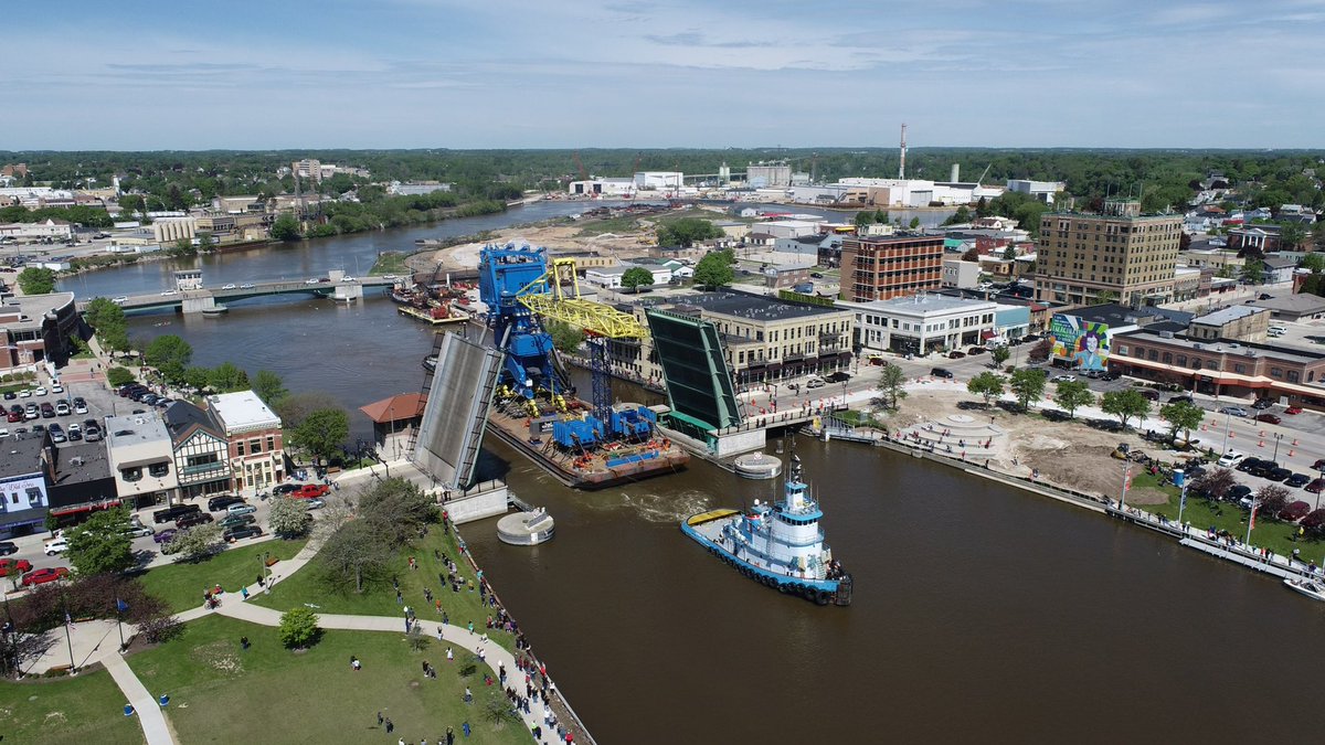 mantymayor's tweet photo. Thanks to Konecranes, Broadwind Heavy Fabrications, and Trans-Link Services for building and shipping this amazing crane. 

Thanks to Peter and Alex Allie for the photos. 

More great things being built in Manitowoc! https://t.co/qAlWmYZz5B