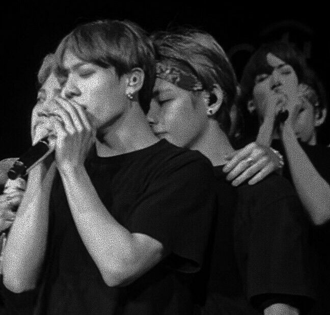 mooymooy13's tweet photo. 1.23 for taekook

"hiç yakışmamış" dedim, sevdiğimin üzerindeki kıyafete ithafen. 

"hiç yakışmamış" dedim, ellerimdeki ölü bedenin kefenine ithafen.
𝐇𝐢ç 𝐲𝐚𝐤ış𝐦𝐚𝐦ış... https://t.co/yO4kTcj0nH