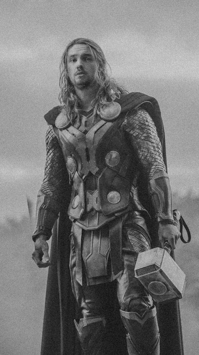 RT @lousgoldenmoon: liam can u dress up as thor for halloween https://t.co/5RzVg93X9y
