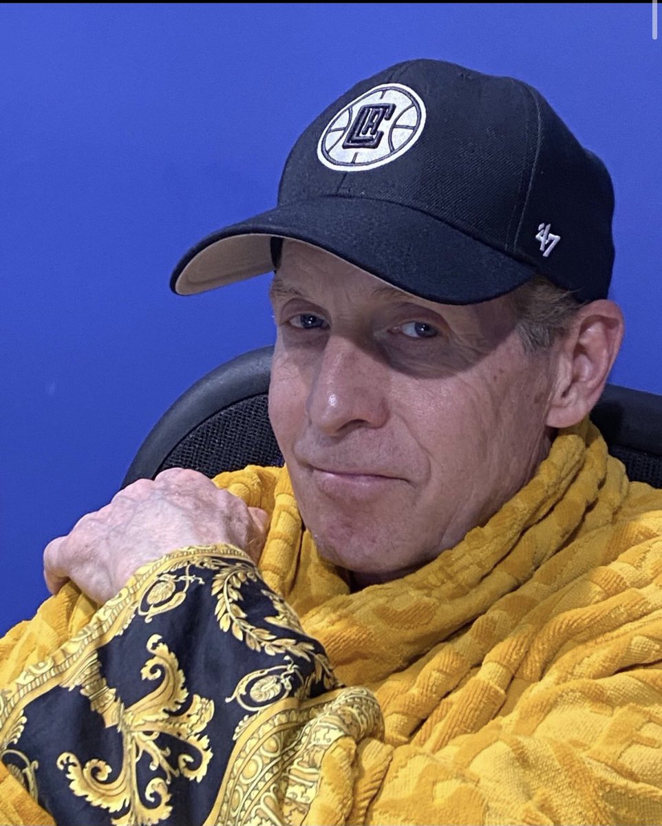 THE REVERSE JINX WORKED! I wore the Versace robe that Lil Wayne gave me for Xmas DURING THE LAKERS GAME. I pull for the Clippers bc of Kawhi. I jinxed the Clippers during their G1 by wearing this robe. But by wearing it as a Clippers fan during today’s Laker game I got my revenge