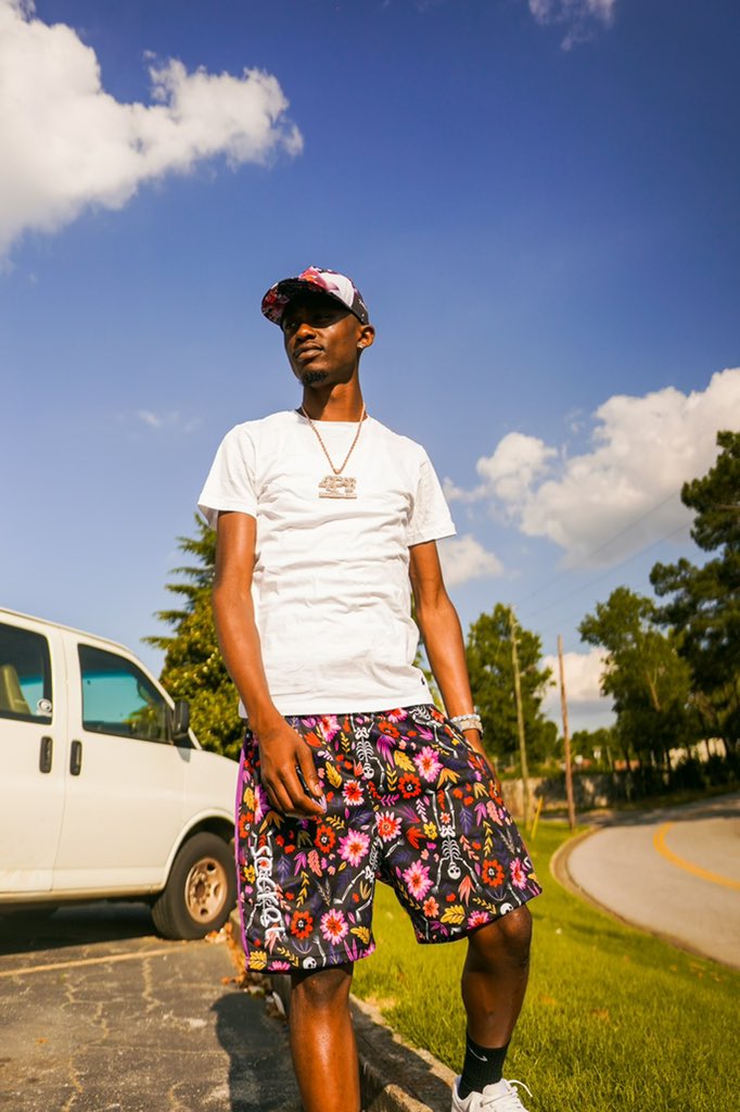 MattazikMuzik's tweet photo. “I swear yo' b**** think I'm all that, like I'm Keenan, Kel” 🦍
#yemp #AlabamaHottestProducer #48kHz #MNM #YKWTFGO https://t.co/OLyb9bIvA5