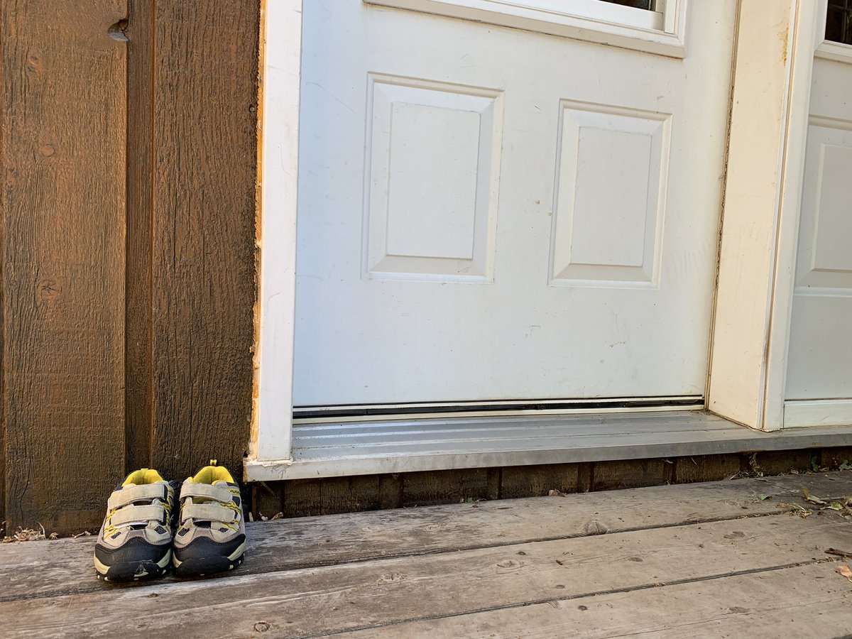 Shoes out to remember the 215 children who never got to come home, take off their shoes at the door, and run into the arms of their families 💔🧡 #ShoesOutToBringThemHome #215children #everychildmatters #215CanadaDayOfMourning