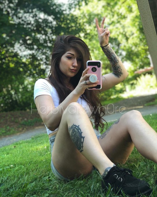 Watch 🔪🖤Ashley🖤🔪's leaked NSFW photo on TwXstars