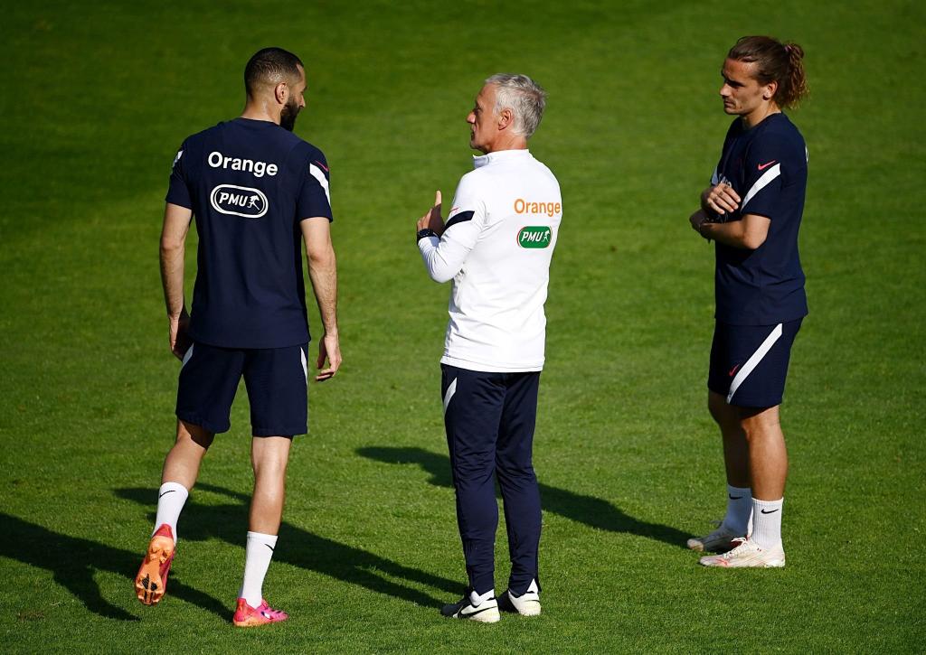 BarcaWatch's tweet photo. كريزمان ��ليوم من تدريبات فرنسا 🇨🇵 https://t.co/EstGxAts7Q
