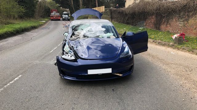 Teslarati's tweet photo. Tesla glass is no joke. This Model 3’s windshield held even after getting hit by concrete blocks. Owners left with minor cuts and bruises.
https://t.co/ysf5a0gfbN https://t.co/e5wRQTjqQI