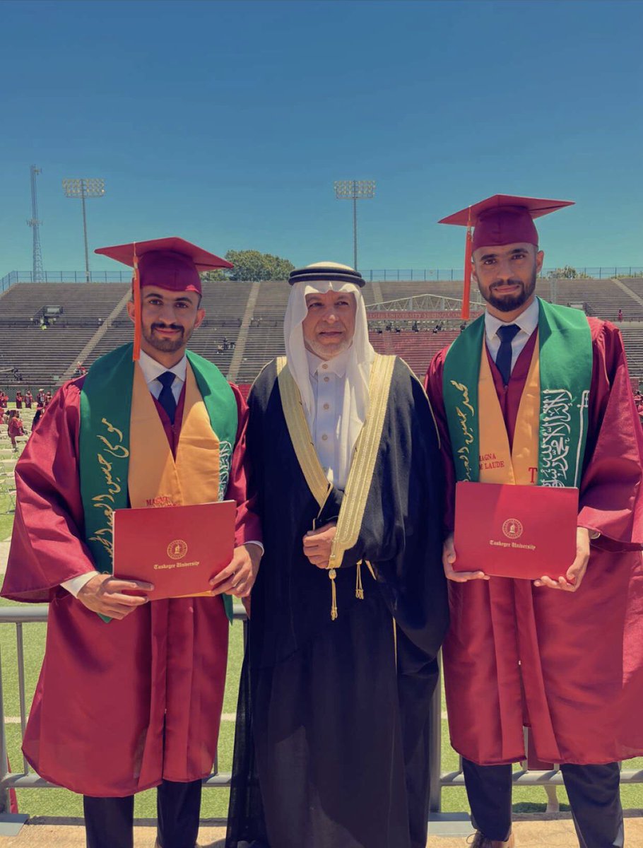 Mhatn2Mohammed's tweet photo. He came all the way up from Saudi Arabia 🇸🇦 to attend our Commencement at Tuskegee University thanks a lot dad for coming 🙏🏽🎓💛❤️

#tuskegeegrad2021 https://t.co/OVeIIetAWK