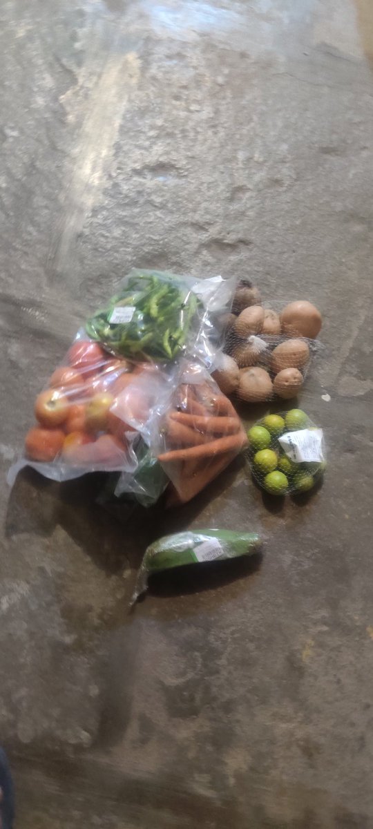 Deepak98068809's tweet photo. @flipkartsupport we received your delivery in this https://t.co/Yvi9pLTktz boy was very rude.informed delivery is not available in 2nd floor in https://t.co/tib2z4IURY proper packing .no carry bags, 
Very rude behaviour of delivery boys towards ladies . https://t.co/rNZE4VxXtj