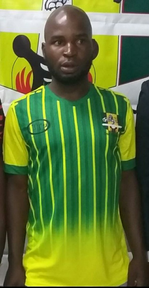 Mr_Tich's tweet photo. Matchday 2 in the Chibuku Super Cup done and dusted.

19 goals scored, including 3 braces - Shadreck Nyahwa (Dynamos), Valentine Kadonzvo (Ngezi)  and Farai Mugumwa (Tenax) 

Rodwell Chinyengetere leads the scoring charts with 4 goals.

General quality of football improving. https://t.co/RZnEF2H3ac