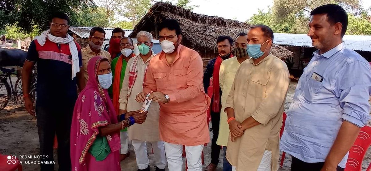 देश के यशस्वी <a href="/PMOIndia/">PMO India</a> <a href="/narendramodi/">Narendra Modi</a> जी के कार्यकाल के #7_वर्ष पूरे होने के उपलक्ष्य में  #सेवा_दिवस के अवसर पर  अपने #विधानसभापयागपुर के अंतर्गत मण्डल हुजूरपुर के ग्राम आदिलपुर मधिनगरा जिगनिया छत्रपाल में दवाई किट सेनेटाइजर वितरित किया  <a href="/myogiadityanath/">Yogi Adityanath</a> <a href="/sunilbansalbjp/">Sunil Bansal</a> <a href="/BJP4UP/">BJP Uttar Pradesh</a>