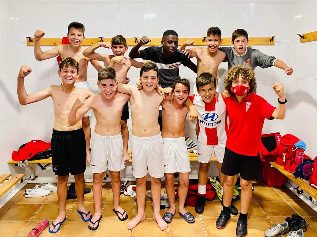 cdtortosa's tweet photo. ⚽️ 📰 📸 Resultats i imatges dels partits del cap de setmana a la nostra pàgina de Facebook 👈🏻🔴⚪
#cdtbase #cdtescola #Tortosa #TerresdelEbre https://t.co/9ResXQ3YMu
