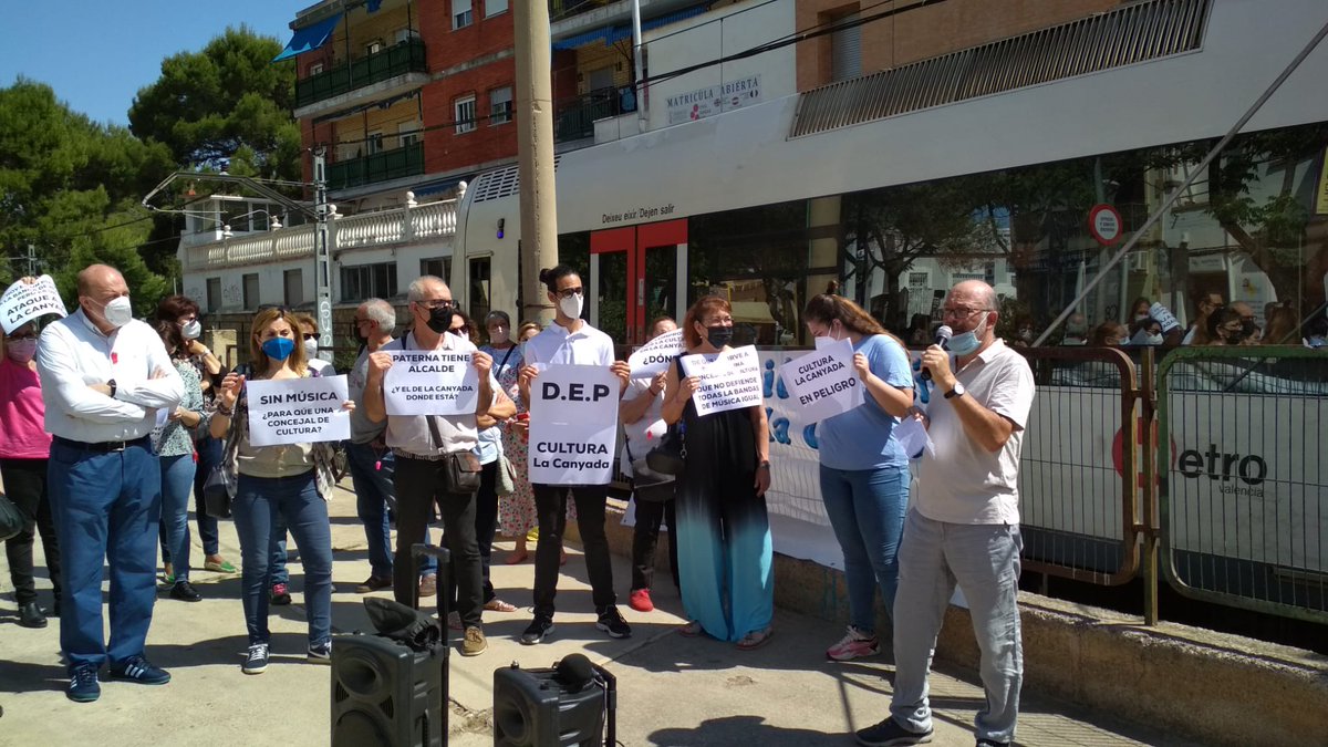 Pedimos al Ayto. una mayor atención al Centro Social de La Canyada.
-Para que se cuente con las asociaciones que están intentando dinamizarlo.
- Para recuperar las actividades que tradicionalmente han hecho de este Centro Social un referente cultural.