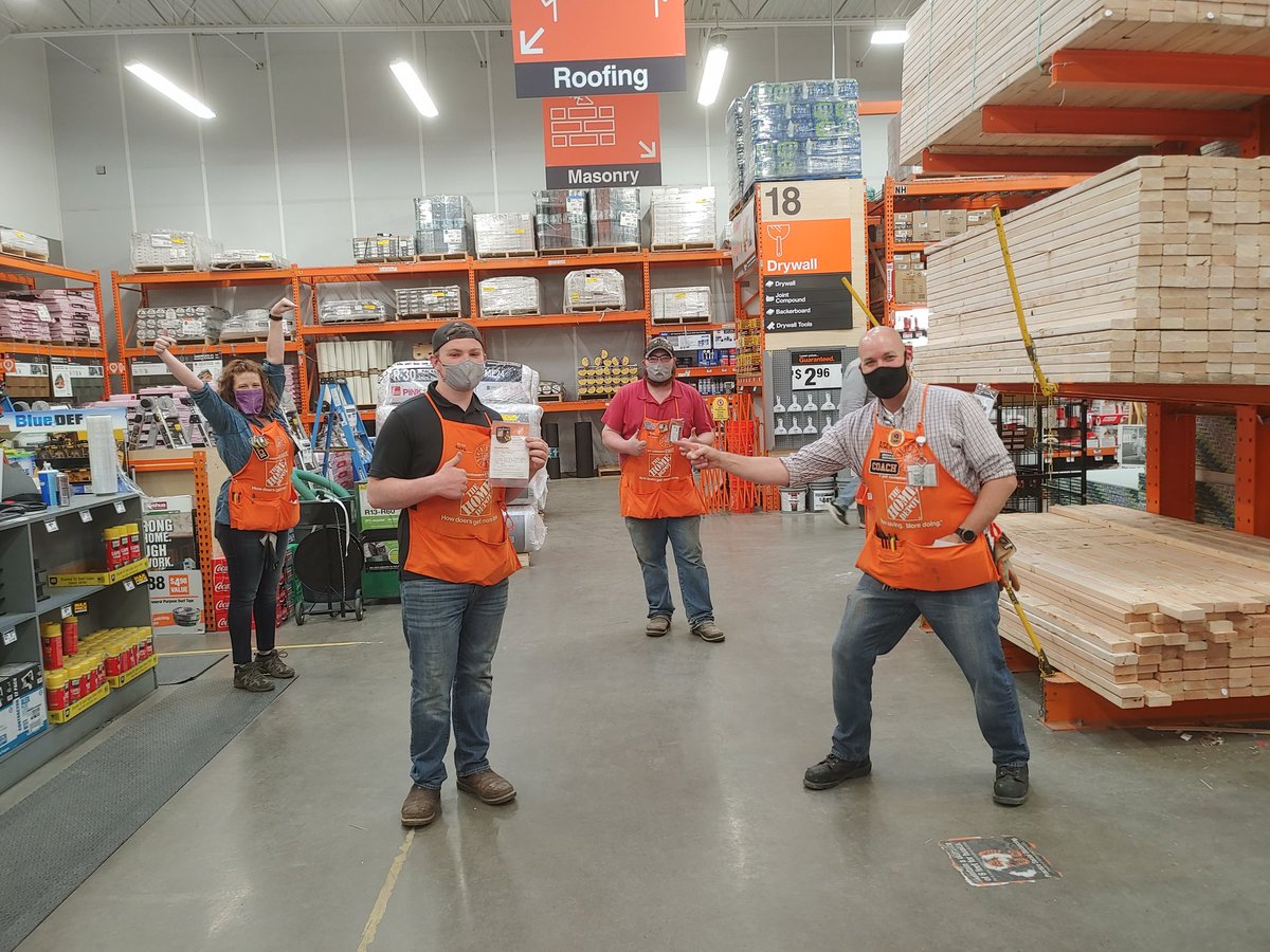 Sandarina2's tweet photo. Recognizing Seth d-21 for going above and beyond with helping a customer with her building supplies and getting her loaded up. Seth is a rock star for sure! @carologle11 @blkubes @ArthurKoustik @DSMatt4023 @BrianneErvin86 @beltran4anthony @DennisLarsen9 @ https://t.co/BuhI9En8dc