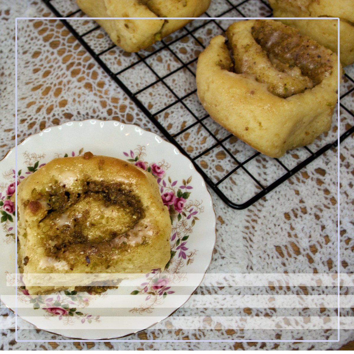 BakeryBNB's tweet photo. Pistachio Baklava Rolls
Just like the traditional Baklava, a sweet, sticky honey lemon glaze is poured over the rolls fresh
out of the oven. https://t.co/MDOYESsgU1