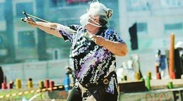 hmbrhrmg's tweet photo. Si llego a anciano, quiero llegar como ella. Siempre combativo, hasta el fin de mis días. https://t.co/PsQGWsdxp5