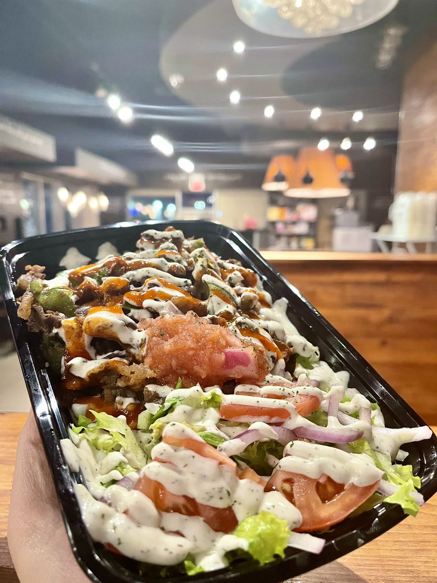 ShowtimeBistro's tweet photo. 🥩 STEAK on Rice, order on Habibz Corner via UberEats! Extra Habibi Sauce 🤤.
*
#whitesauce #halalmeals #showtimebistro #cheapfood https://t.co/5hyMWiL9zX
