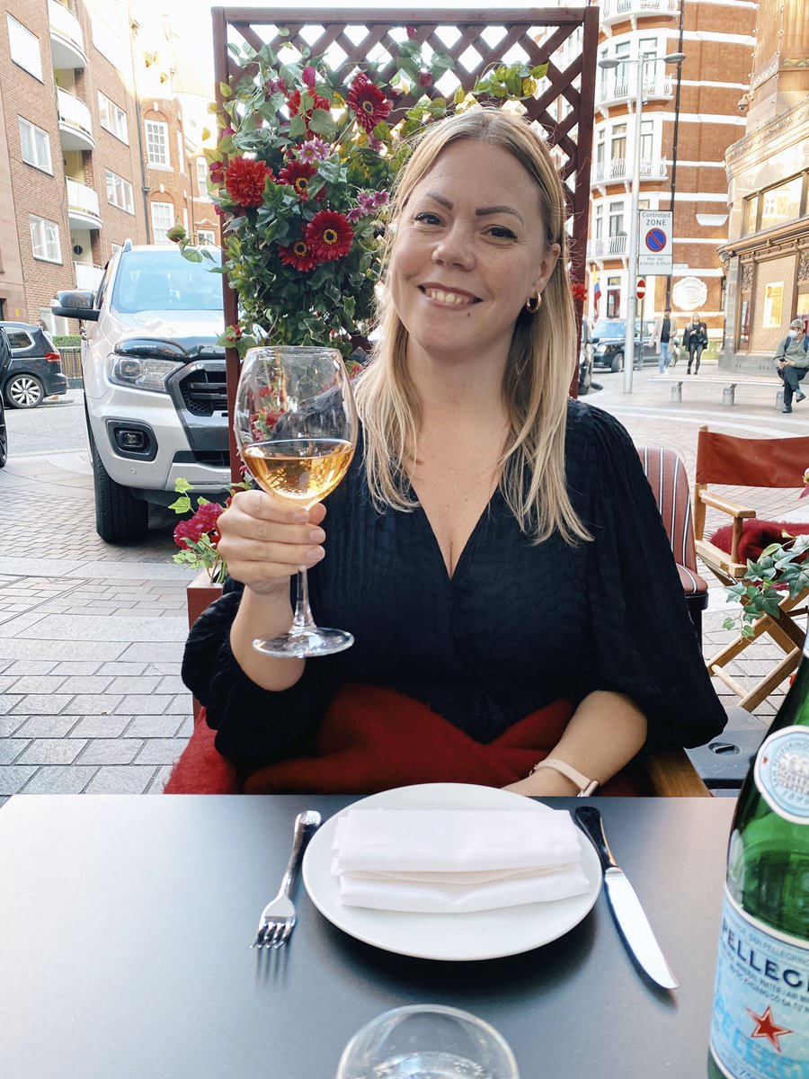 styleLis's tweet photo. Belated 40th birthday dinner with @HypoxiSW3 🤩 https://t.co/g7K0R8XvB1