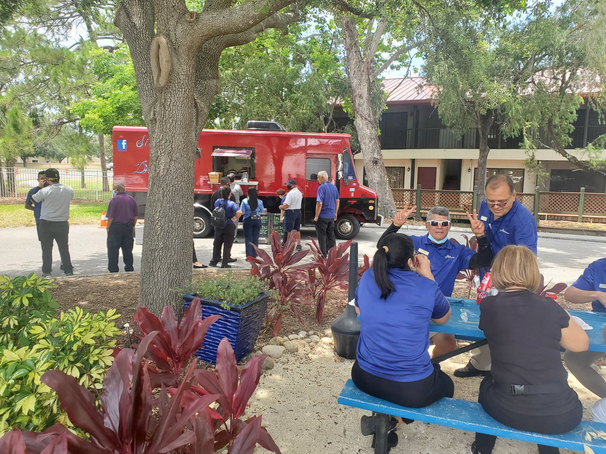 Sadjoune's tweet photo. Grand Beach Team Member Q1 Celebration!!!  Thank you GBR Team for all your hard work #DiamondEliteStatus #LifeAtDiamond @DiamondCareers @diamondresorts https://t.co/LWKoE5rdWy