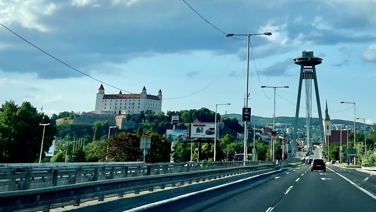 ivoschm's tweet photo. Bratislava castle,UFO, Cathedral of St Martin
#bratislava #ba #cathedral #blava #bratislavcan #bratislavacity #bratislavaslovakia #city #town #ufo #restauracia #restaurant #castle #hrad #kostol #cestujem #cestujeme #trip #cestovanie #oddych #travel #walking #citylife #citywalking https://t.co/nqy8jveOP4