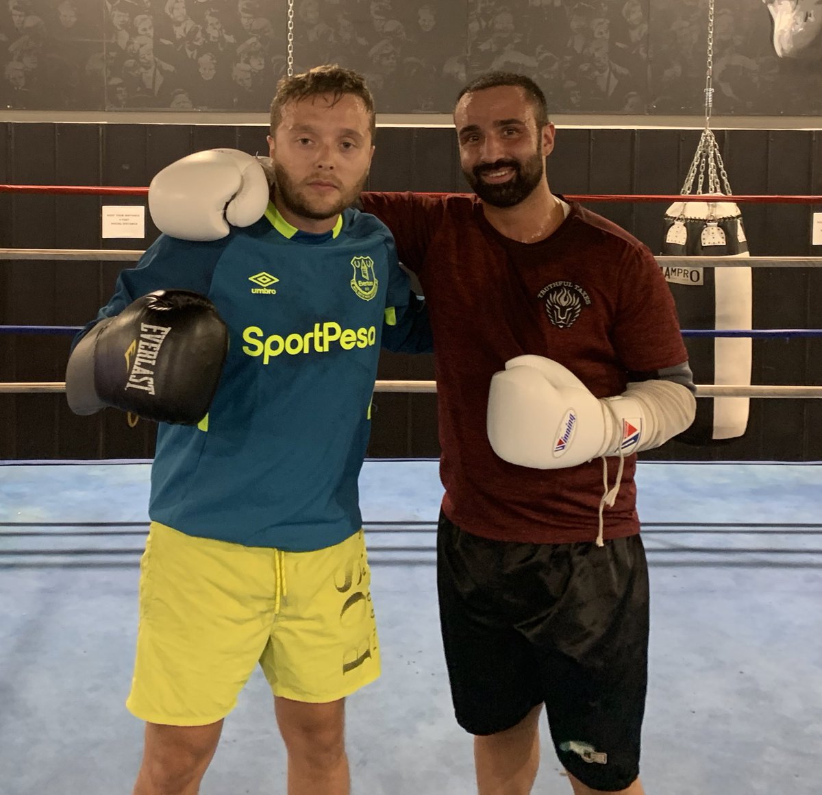 GloversStories's tweet photo. The dad bod squad have had their first spar @paulmalignaggi ๐๐ฝ
#NoSadStories #DadBodDiaries #EFC #BKNY https://t.co/OBYkne6p3O