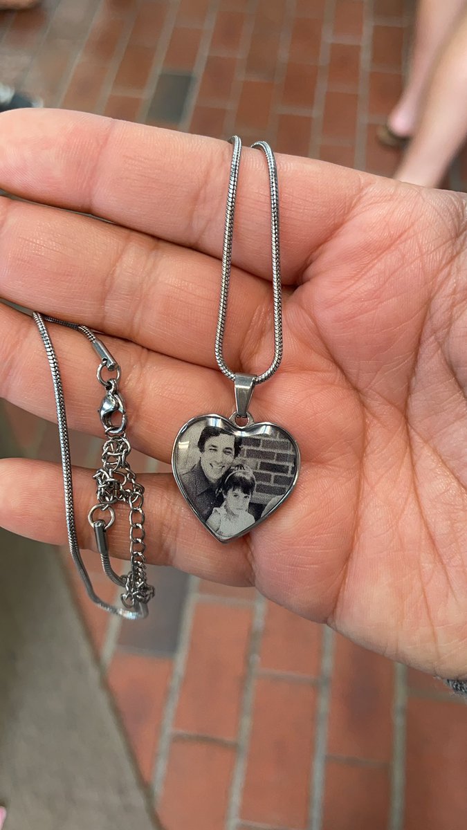 yikeyg510's tweet photo. Hi if you see this pls RT I found this necklace on the ground at Bethany beach, DE and it looks very sentimental I would love to return it to its owner https://t.co/bnd2XuBtgz