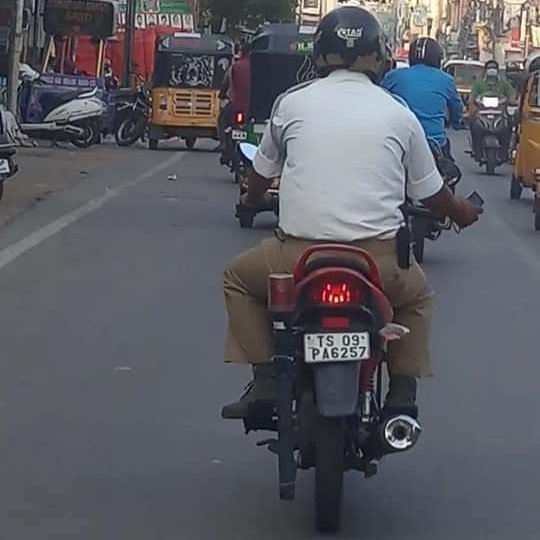 HyderAliHashmii's tweet photo. @HYDTP Multi talented Police officer of @hydcitypolice.
In other words it is also known as dangerous driving. 

Location:- Mir Alam Mandi Road
Date:-        30 May 2021
Time:-       06.57 am. https://t.co/Is4bksSuEU