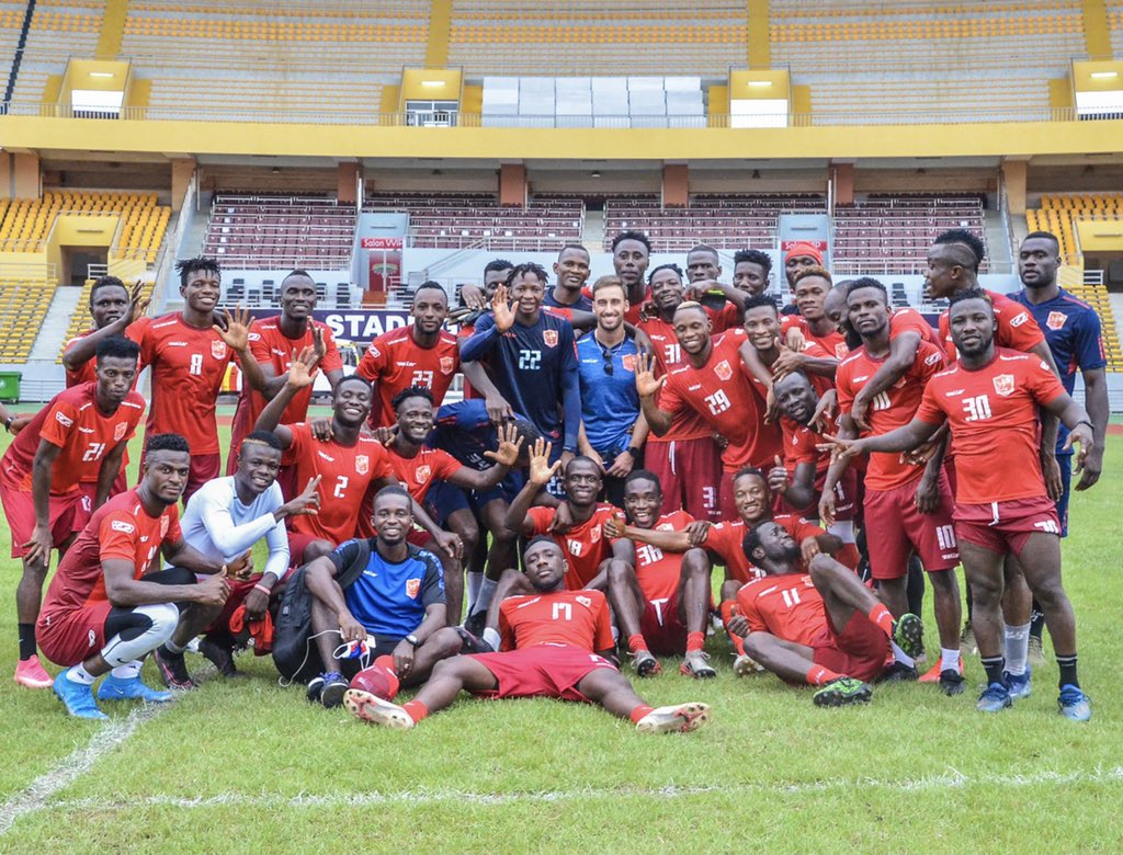 HACofficiel's tweet photo. Une dernière photo de famille avec MMM 💔🥺
#MerciMatthieu 🤝
#PanafricanTeam 🔴⚪️ https://t.co/Bk1pfRrIHy