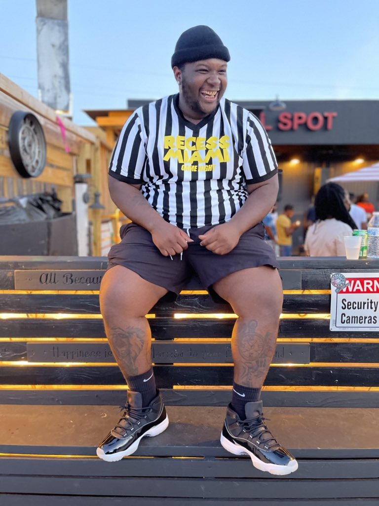 _dafatboy's tweet photo. Referee With The Tech I'm Bout To Run Up A Check 💵 #RecessMiami https://t.co/lny9nZZFWK