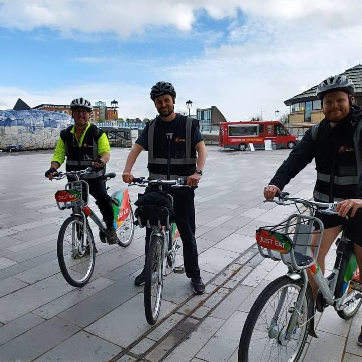 Join us tomorrow Bank Holiday Monday and enjoy the beautiful weather on a  bike learning the legends and stories of the R Lagan.
Click for info and booking   tinytours.com/ni/belfast/act…
#BankHolidayWeekend #maritimemile