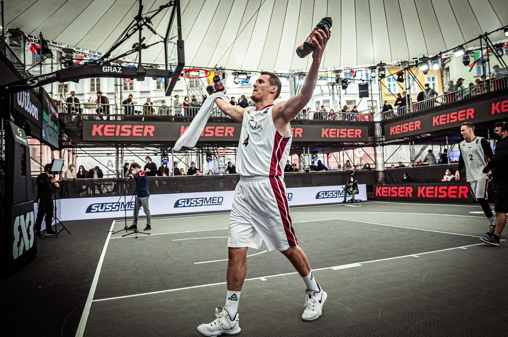 basketbols's tweet photo. Latvijas 3✖️3 valstsvienība UZVAR Francijas izlasi (21:15) un IEKĻŪST Tokijas Olimpiskajās spēlēs! 🔥🔥🔥 #3x3latvia https://t.co/BetfsJg4ak