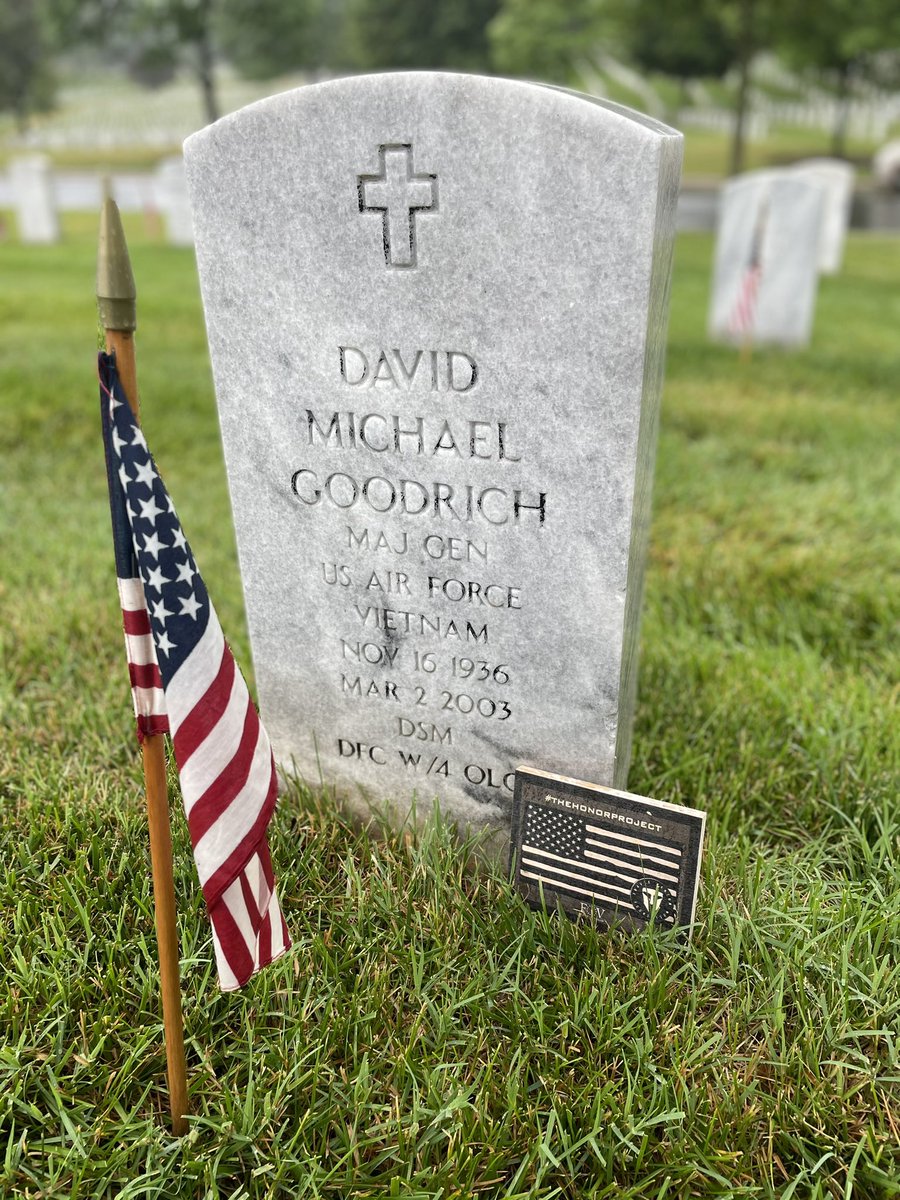 JDCH52's tweet photo. #DavidGoodrich an Air Force Maj Gen in Vietnam served with valor, with a DSM and DFC with 4 OLC. We thanked him for his bravery and prayed God would bless his family. Thank you @TMFoundation and #TheHonorProject for remembering those who served 🇺🇸🇺🇸 https://t.co/lwVokmJrn4