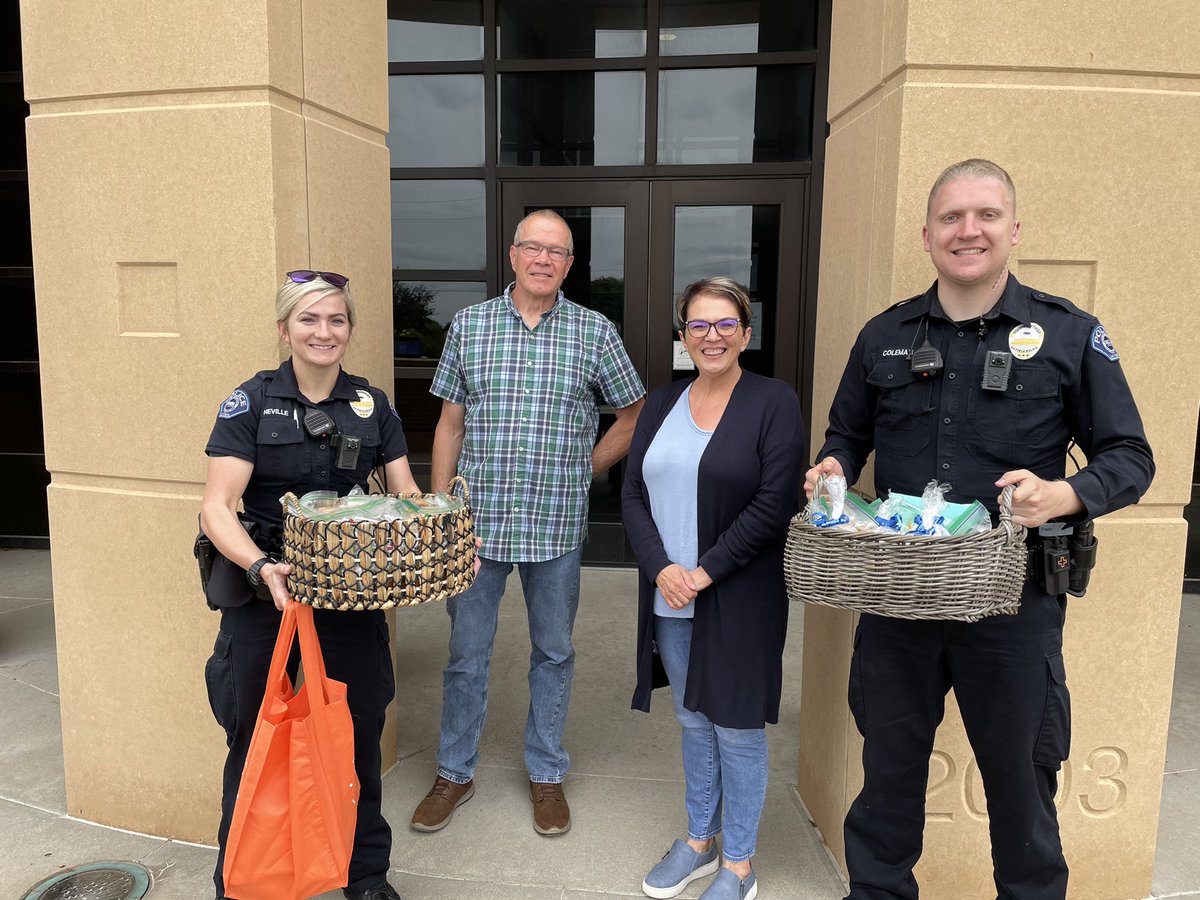 B shift and the rest of the department would like to thank Calvary Christian Church for the homemade goodies dropped off today. Big thank you as well to all who have donated treats and their time these past few weeks. <a href="/lavistapolice/">La Vista Police</a> @SgtGomon <a href="/ofc_steve/">Ofc Steve Walter</a> <a href="/coleman_officer/">Officer Tyler Coleman</a>