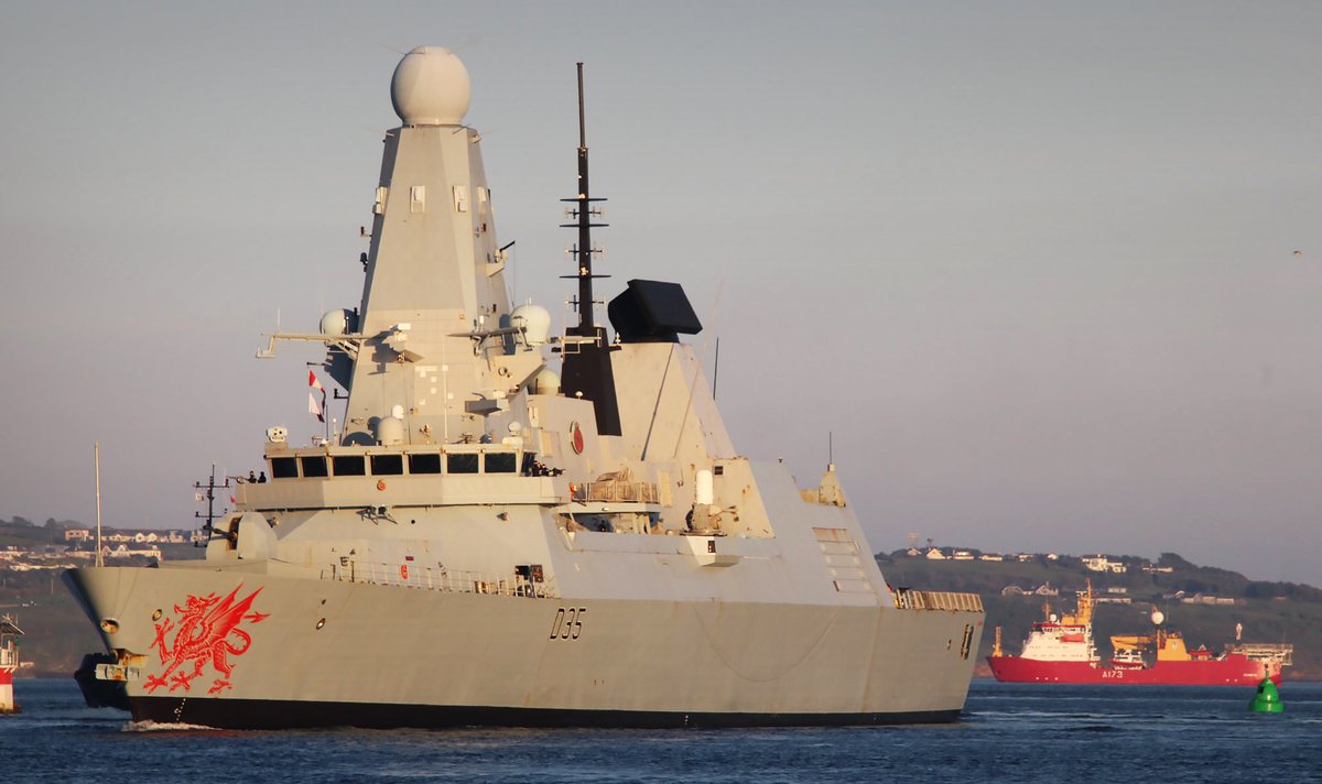 NavyLookout's tweet image. .@HMSDragon inbound to Devonport this evening on completion of at-sea demonstration #FormidableShield2021 

.@hmsprotector in Plymouth Sound beyond.

via @defenceimagesuk