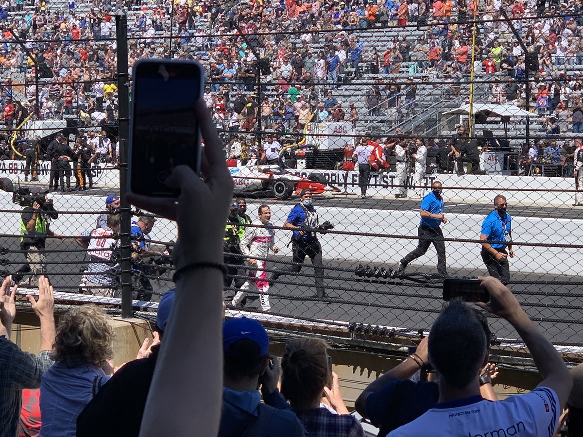 nuclear94's tweet image. They caught up to @h3lio and turned him back around. #Indy500 #4Time @ims