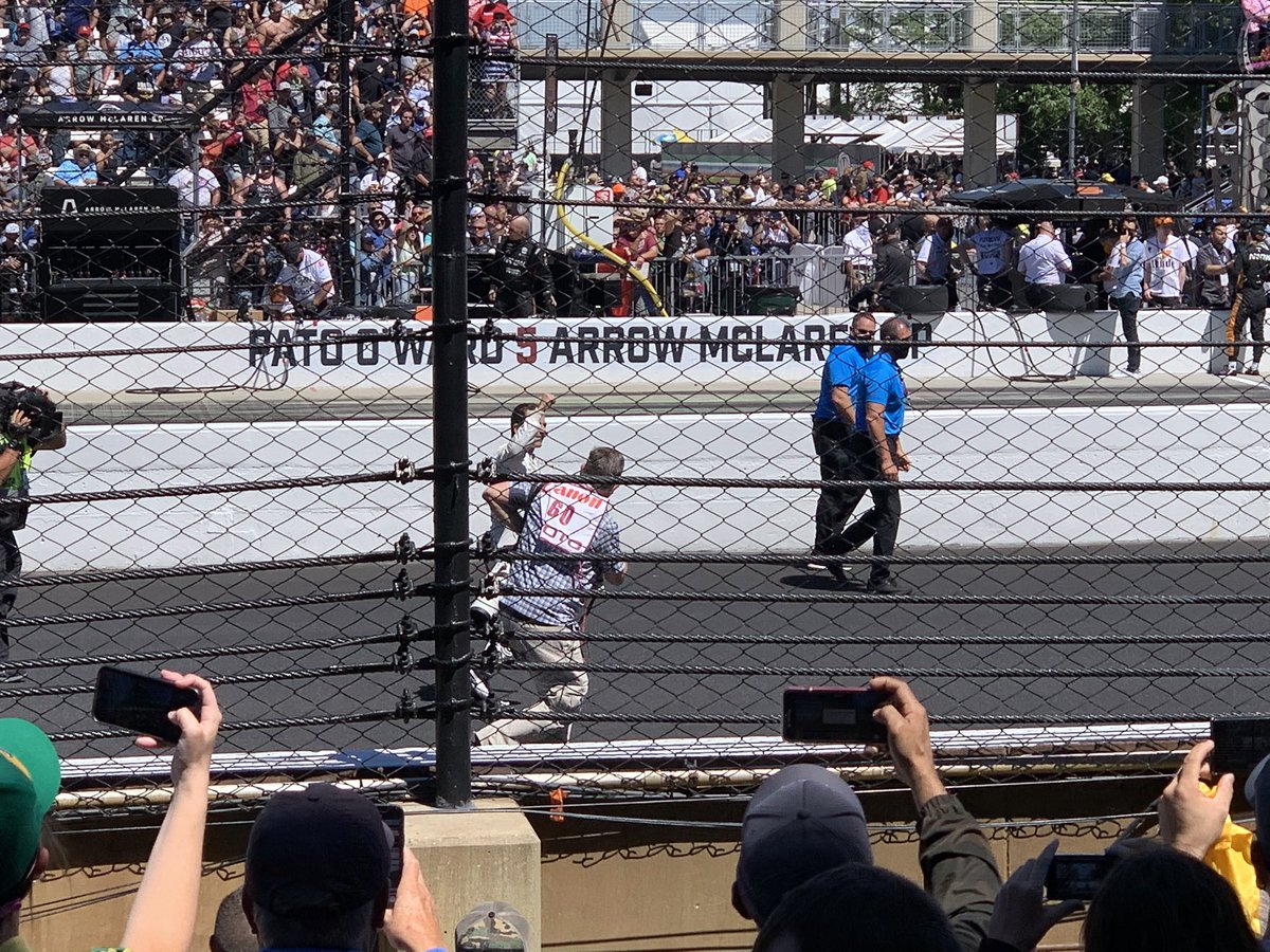 nuclear94's tweet image. They caught up to @h3lio and turned him back around. #Indy500 #4Time @ims