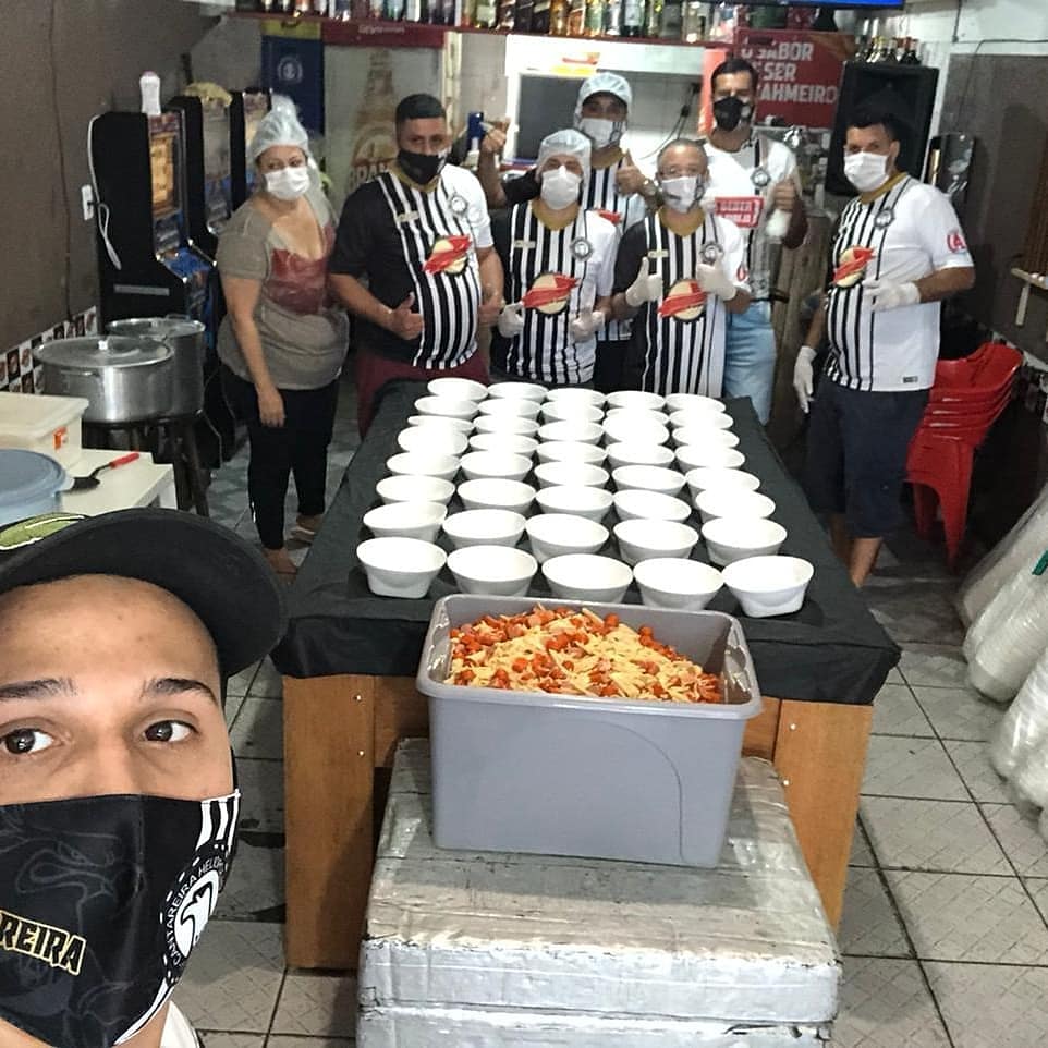 RobinsonNascto's tweet image. Entrega de 500 marmitas , frutas, lanches na Comunidade Favela de Heliópolis